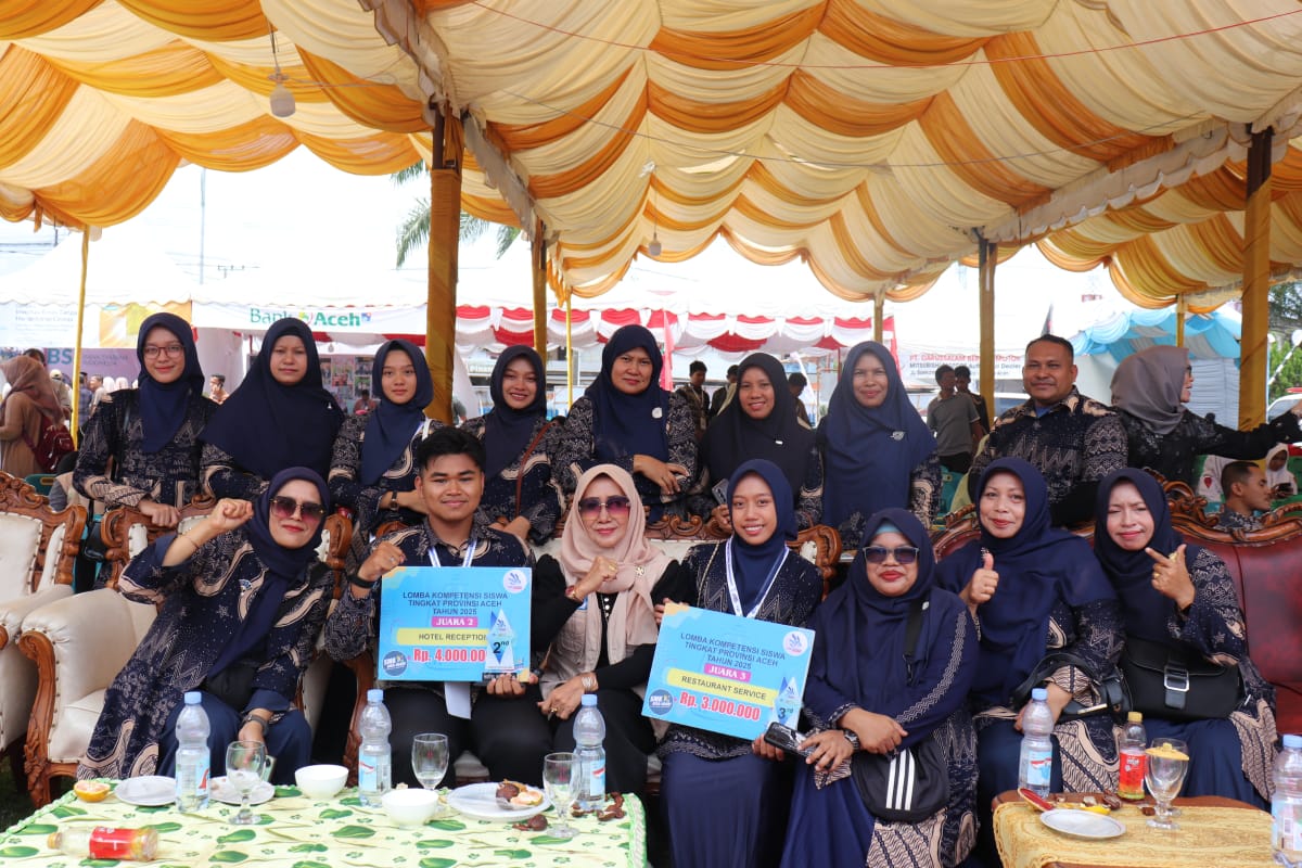 SMK NEGERI 2 LHOKSEUMAWE BAWA PULANG 2 PIALA LKS ACEH TAHUN 2025 SMK NEGERI 2 LHOKSEUMAWE BAWA PULANG 2 PIALA LKS ACEH TAHUN 2025